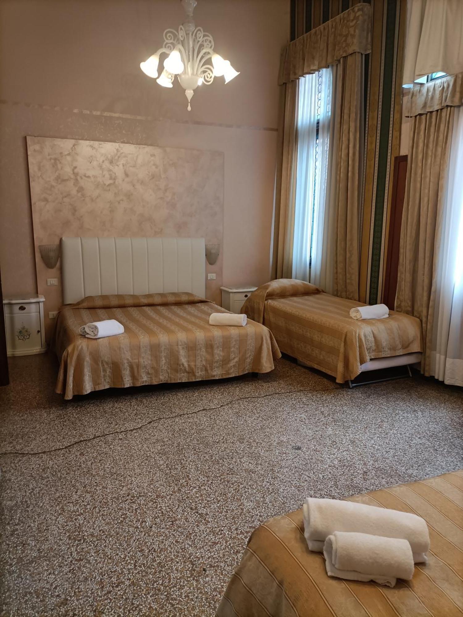 Palazzo Lion Morosini - Check In Presso Locanda Ai Santi Apostoli Venezia Eksteriør bilde