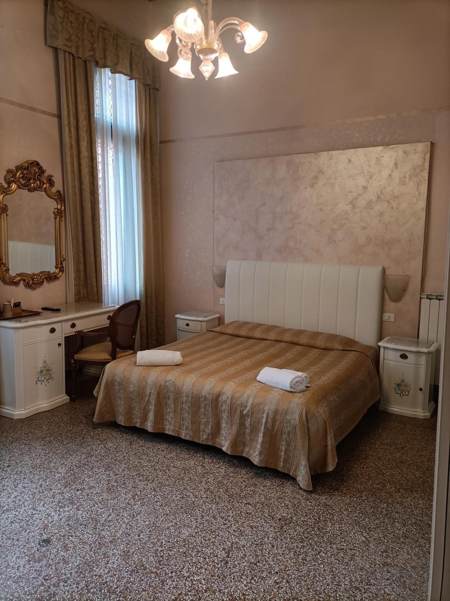 Palazzo Lion Morosini - Check In Presso Locanda Ai Santi Apostoli Venezia Eksteriør bilde