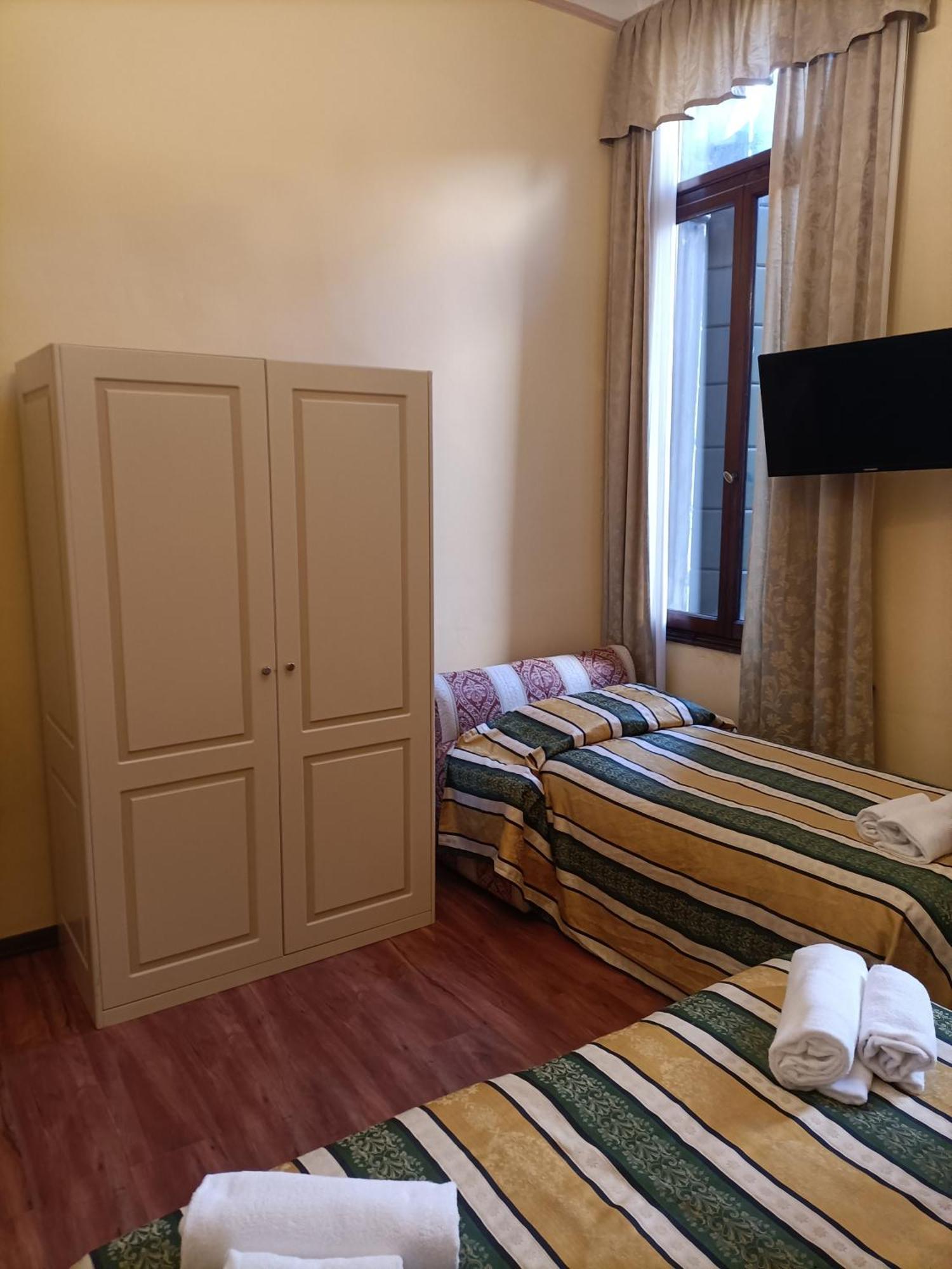 Palazzo Lion Morosini - Check In Presso Locanda Ai Santi Apostoli Venezia Eksteriør bilde
